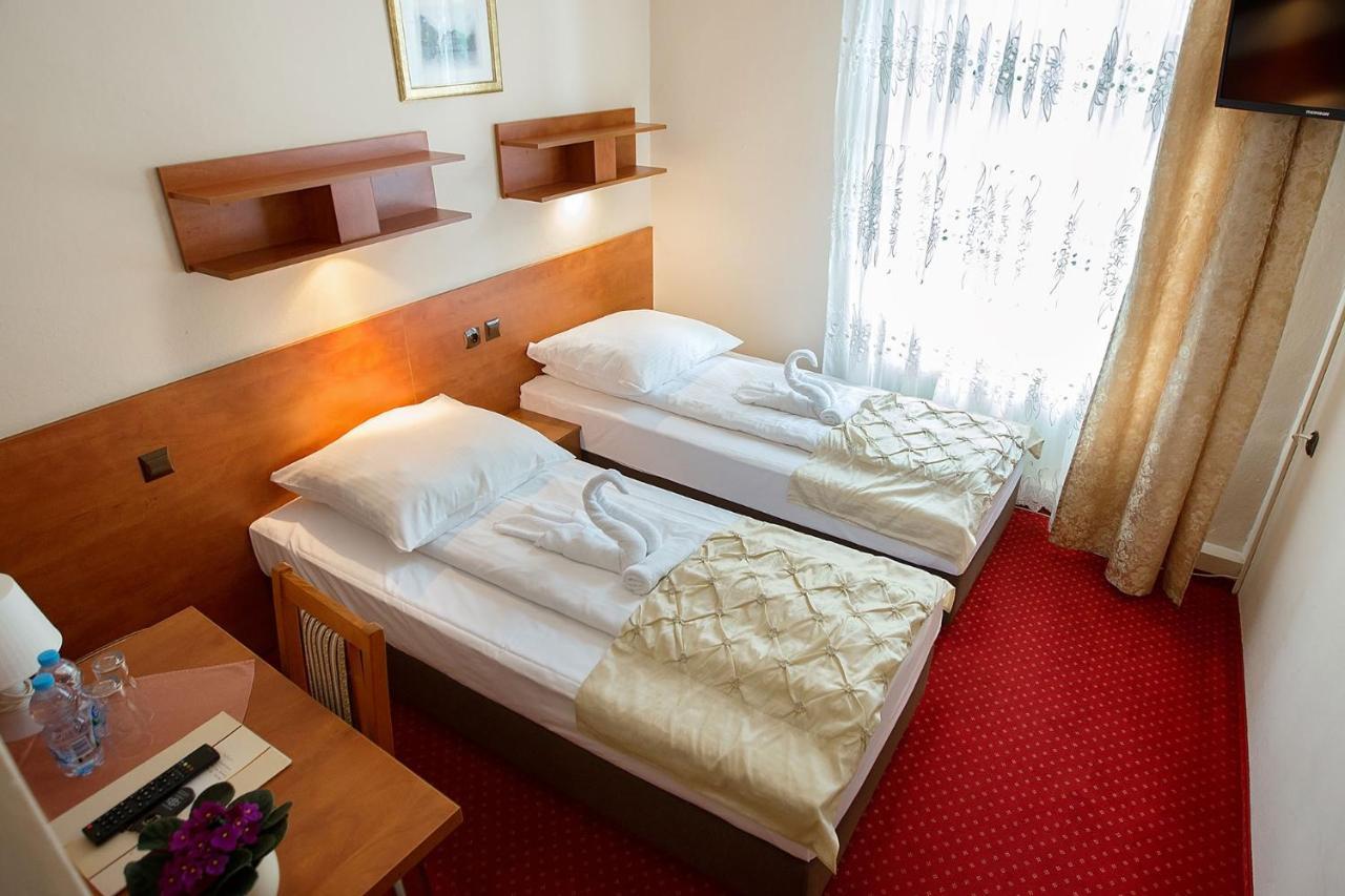 Hotel Zamek Chalupki Esterno foto