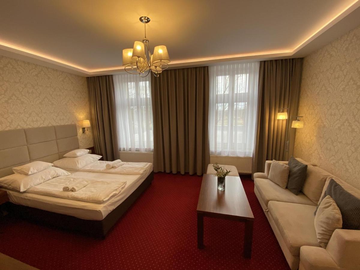 Hotel Zamek Chalupki Esterno foto