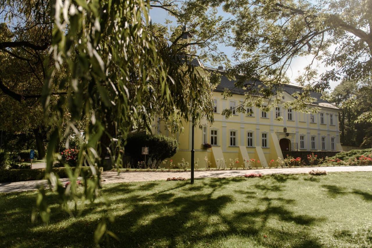 Hotel Zamek Chalupki Esterno foto
